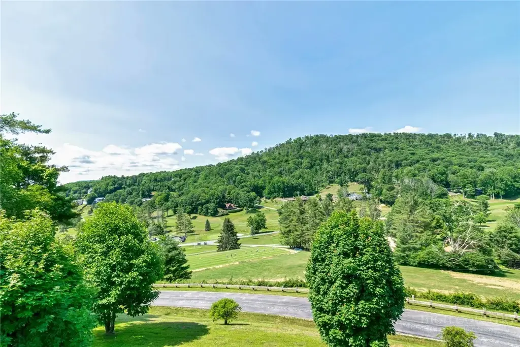 304 Smokey View Drive, Newland