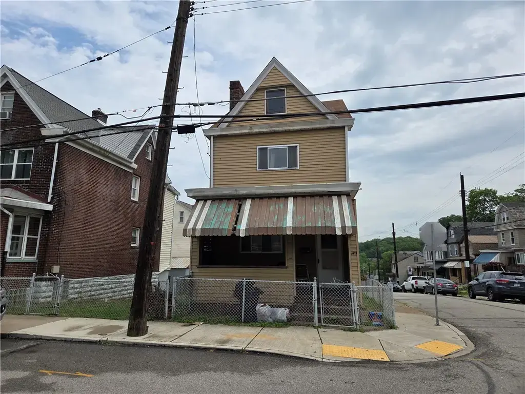 1411 Clover Street , South Side