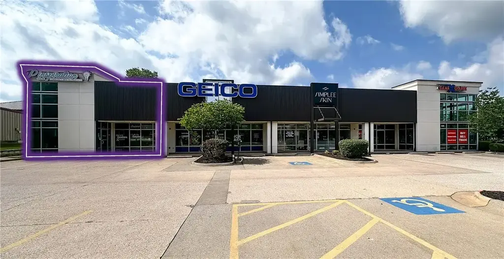 1706 Se Walton Boulevard 8, Bentonville