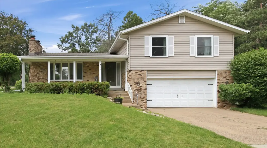 212 Country Club Lane, Altoona