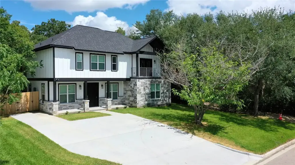 1307 Bayou Woods Drive, College Station