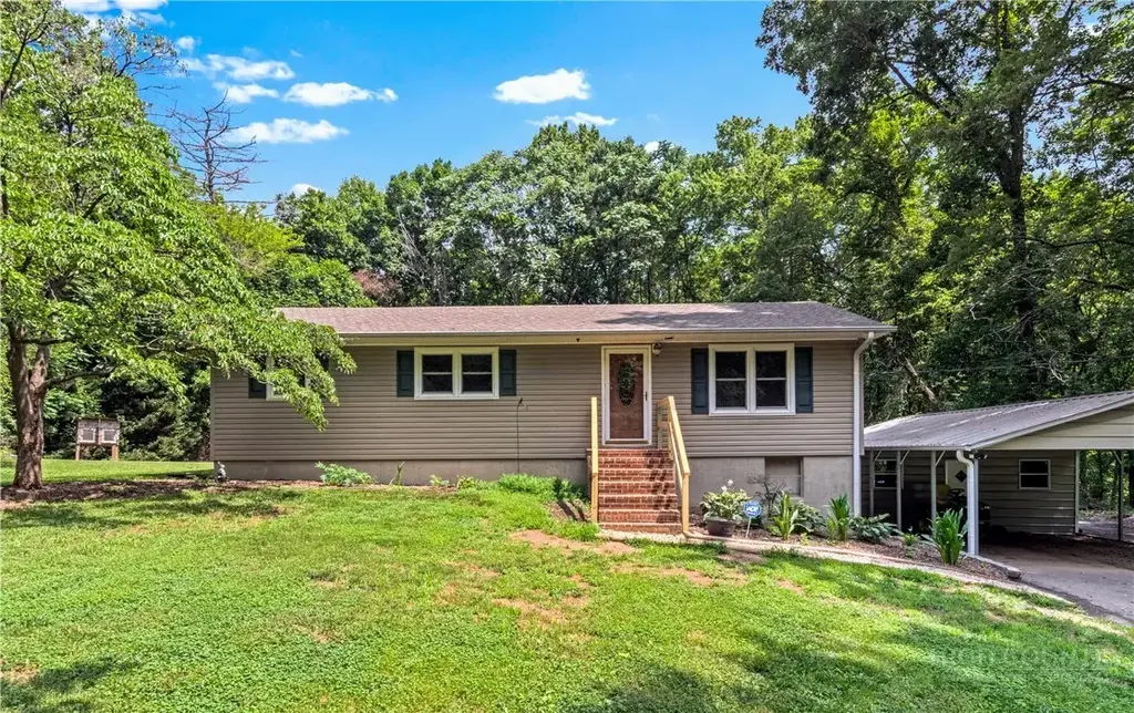 152 Blue Ridge Road, State Road