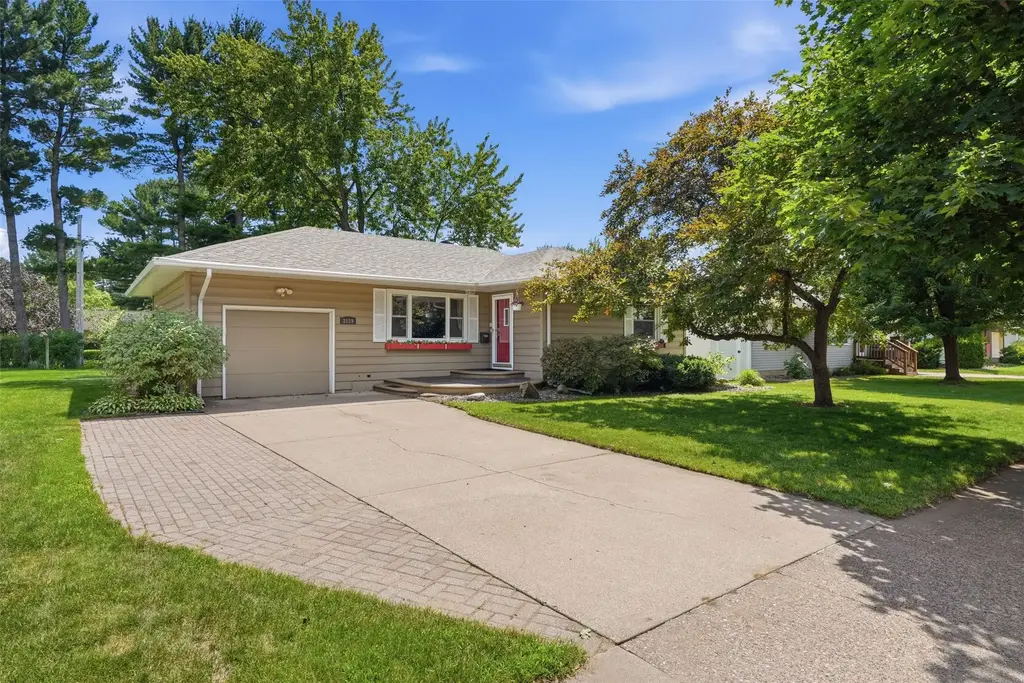 2129 E Lexington Boulevard, Eau Claire