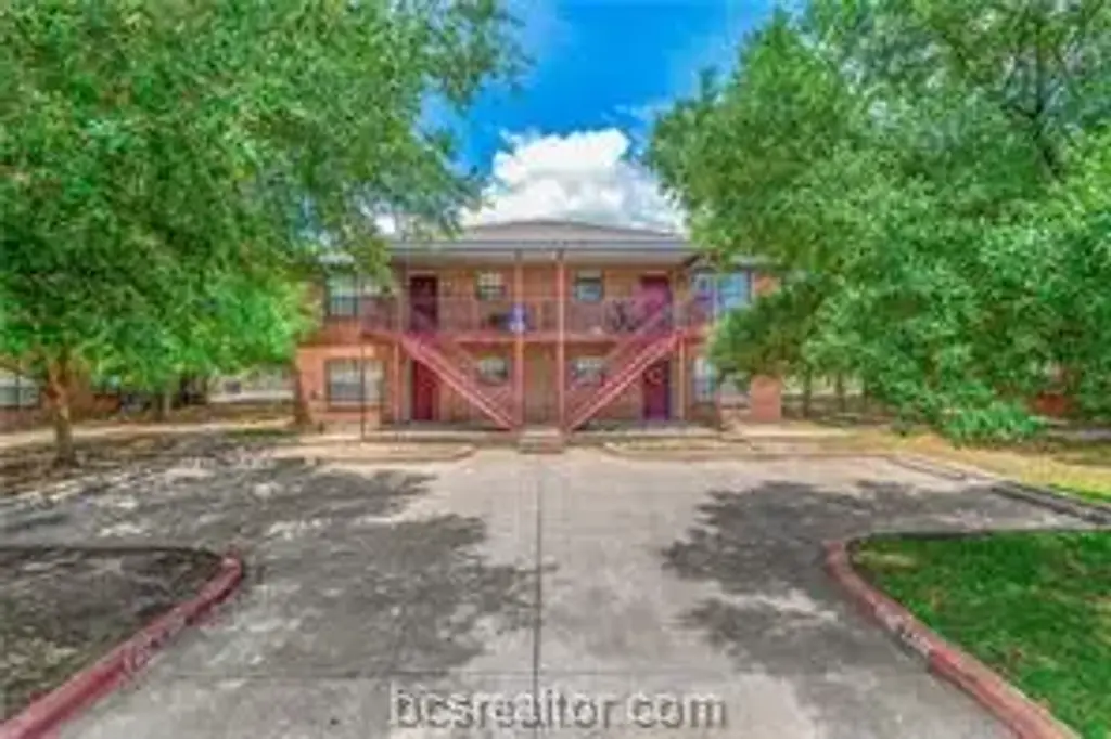 1806 Woodsman Drive A, College Station