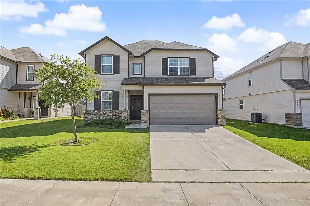982 Crossing Drive, Bryan