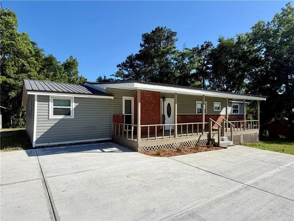 2132 Pierce Road, Phenix City
