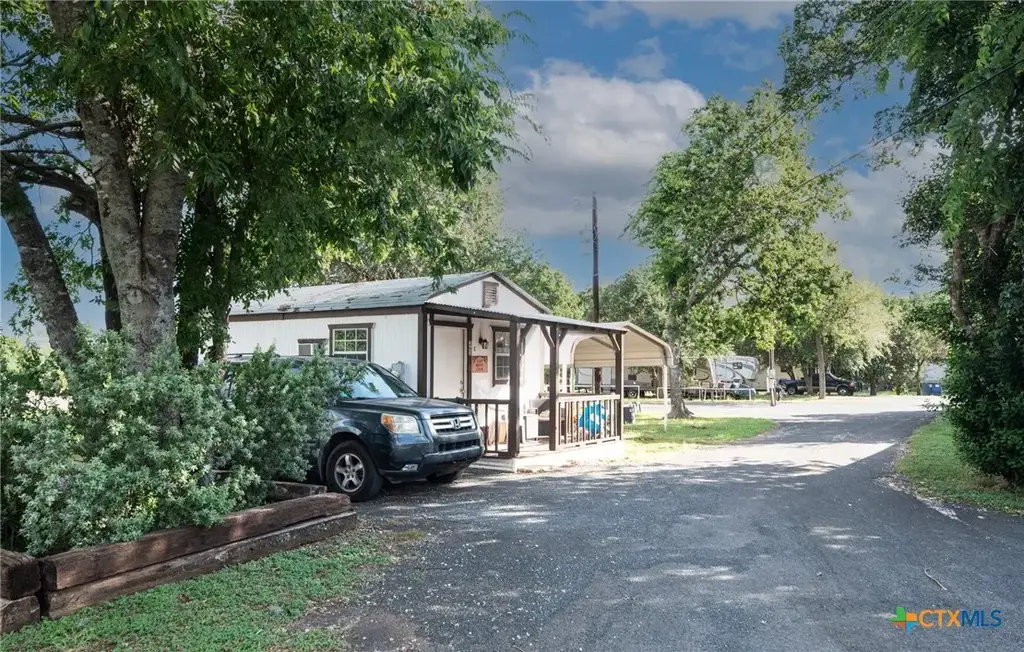 263 Timber Lane, Bandera