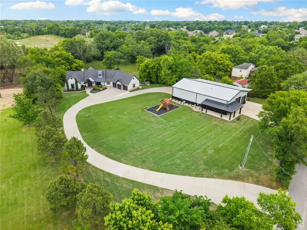 260 W Brown Road, Cave Springs