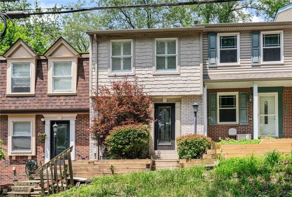 1120 Highland Avenue , Pitcairn