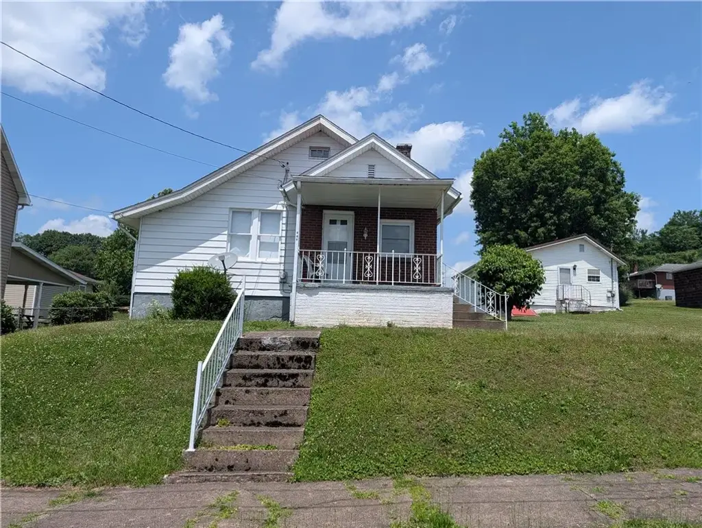 213 Mcgill Avenue , Dawson