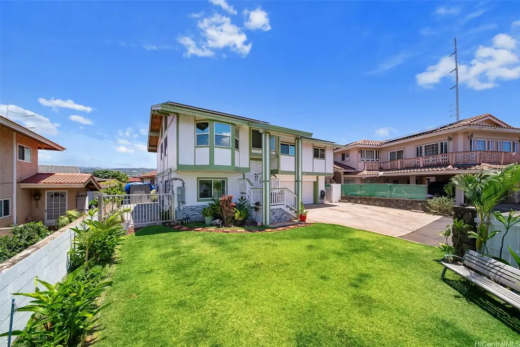 1011 Luaole Place, Honolulu