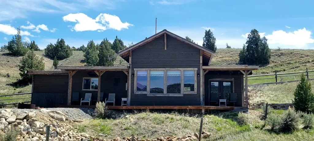 747 Upper Ruby Road, Alder