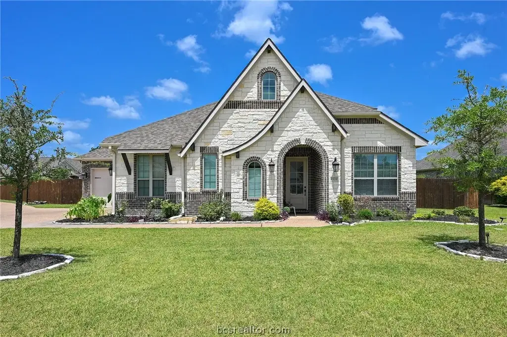 1928 Spanish Moss Drive, College Station