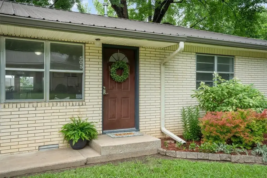 505 3rd Avenue, Gravette