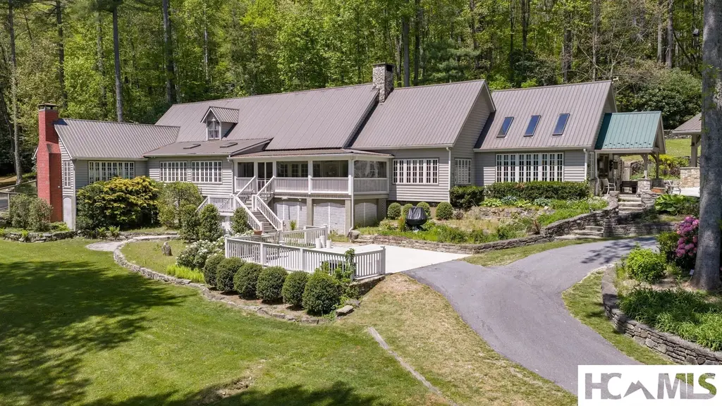 1955 Dillard Road, Highlands