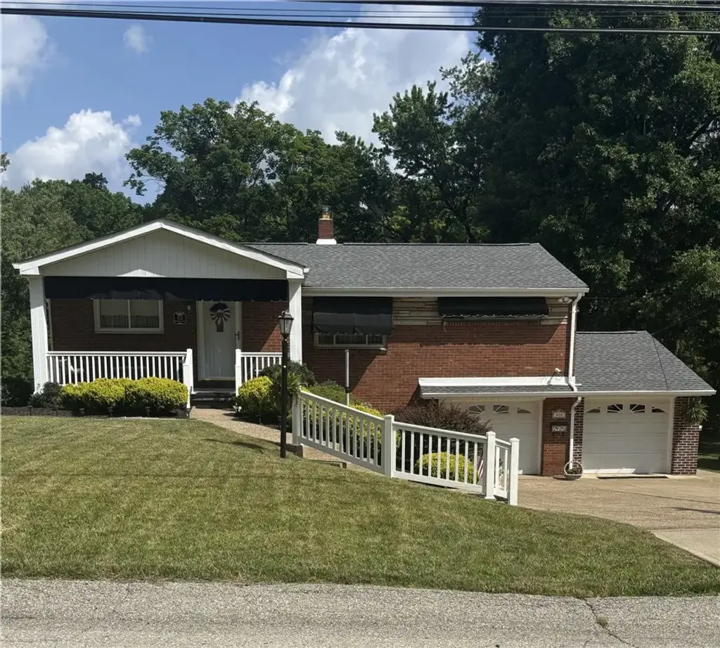 422 Woodrift Lane , Pleasant Hills