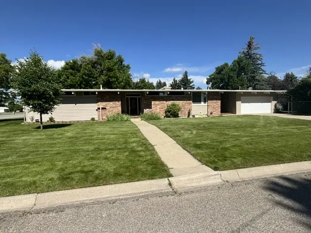 320 S Kansas Street, Conrad