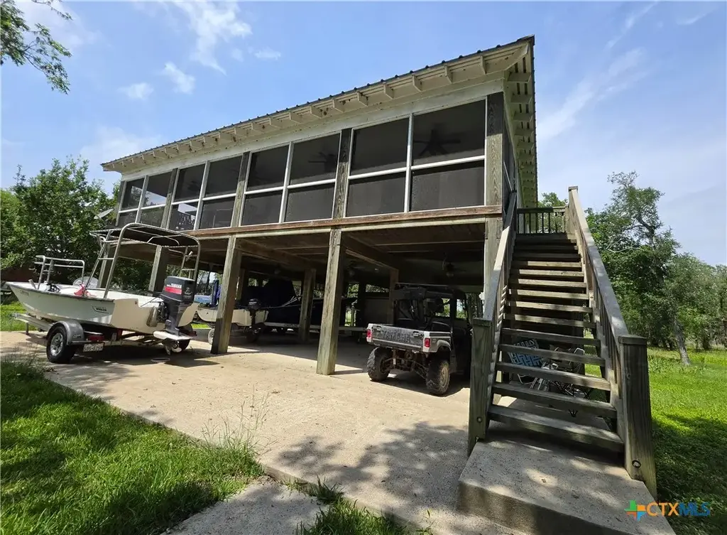 1243 Guadalupe River Road, Tivoli