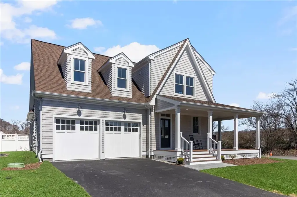 5 Lookout Ln, Portsmouth