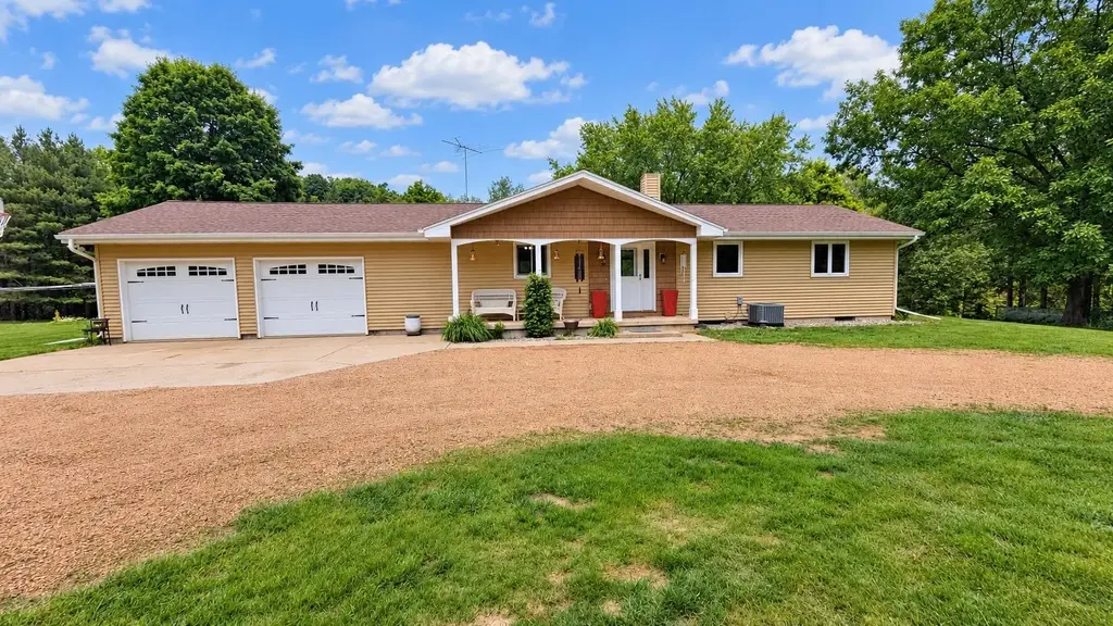 W6824 Red River Rd, Phlox