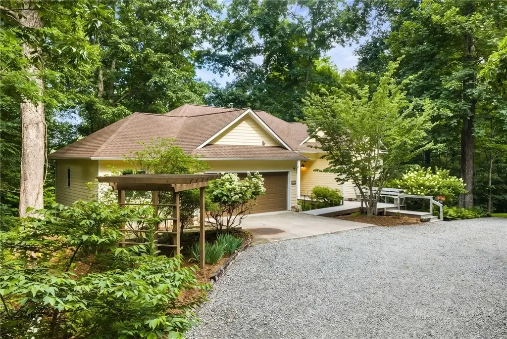 581 New Homestead Drive, Vilas