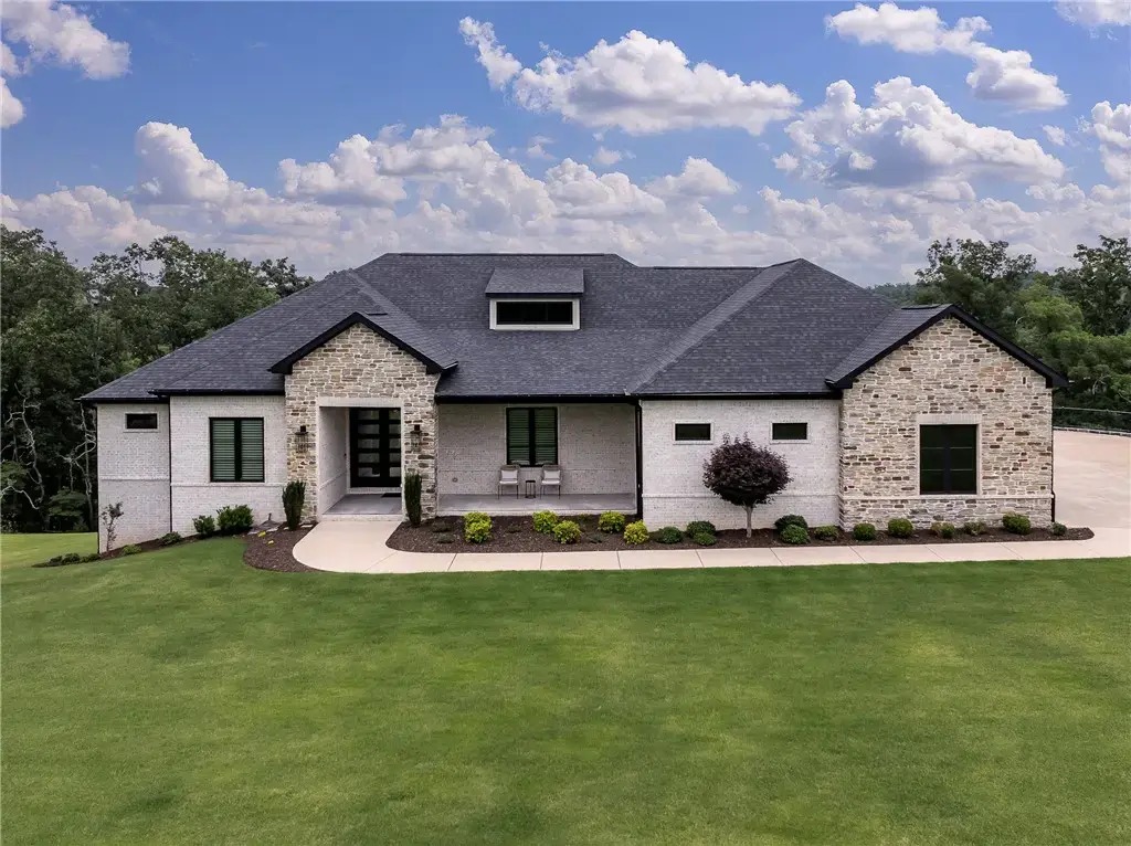 15440 Brightwater Xing, Rogers
