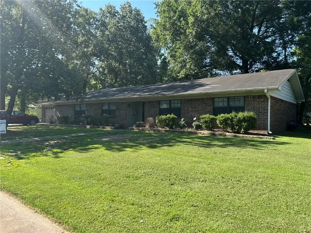 2813 W D Street, Russellville