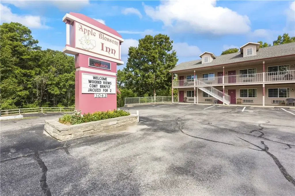 3043 E Van Buren, Eureka Springs