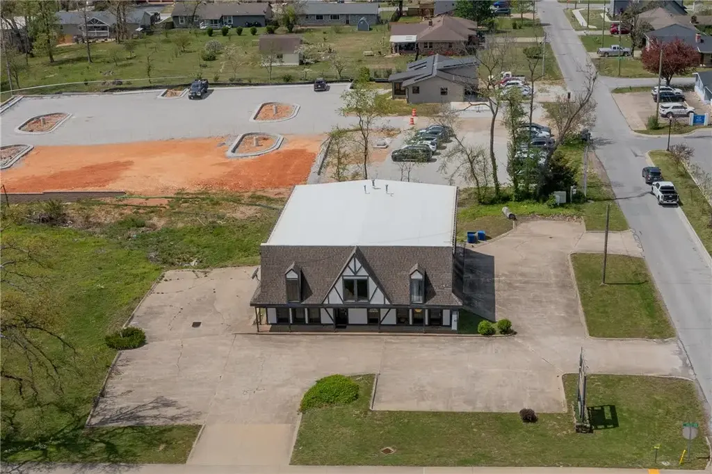 615 N Walton Boulevard 201c, Bentonville