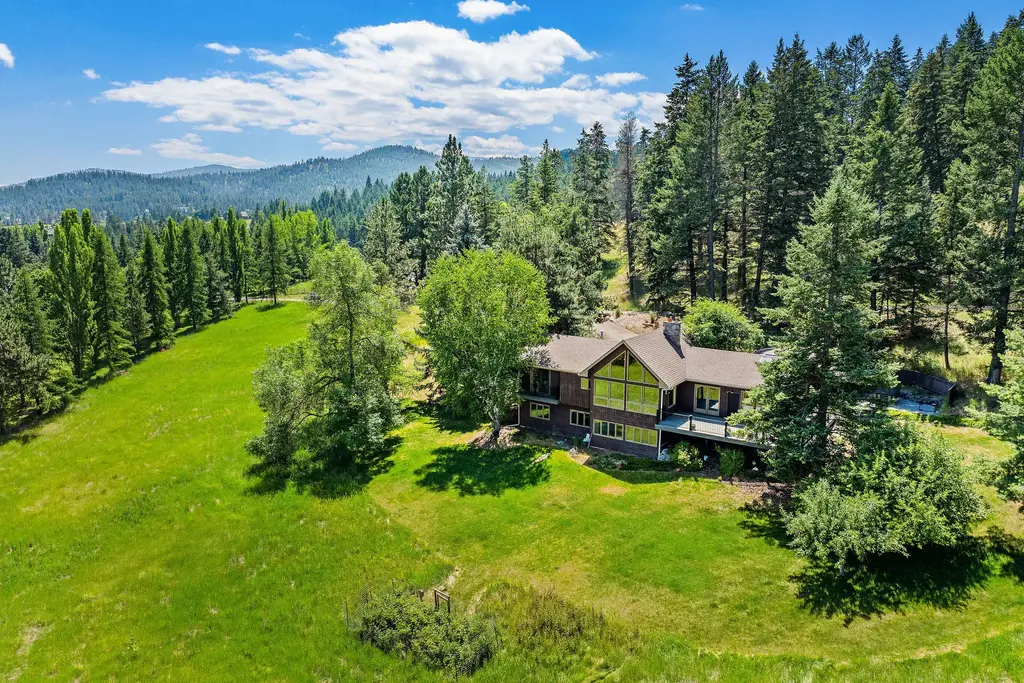 310 Lake Hills Drive, Kalispell