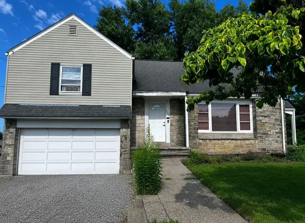 186 Oregon Drive, Hempfield