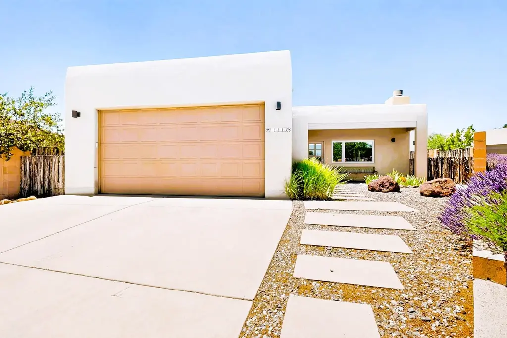 1522 Calle Redondo, Santa Fe