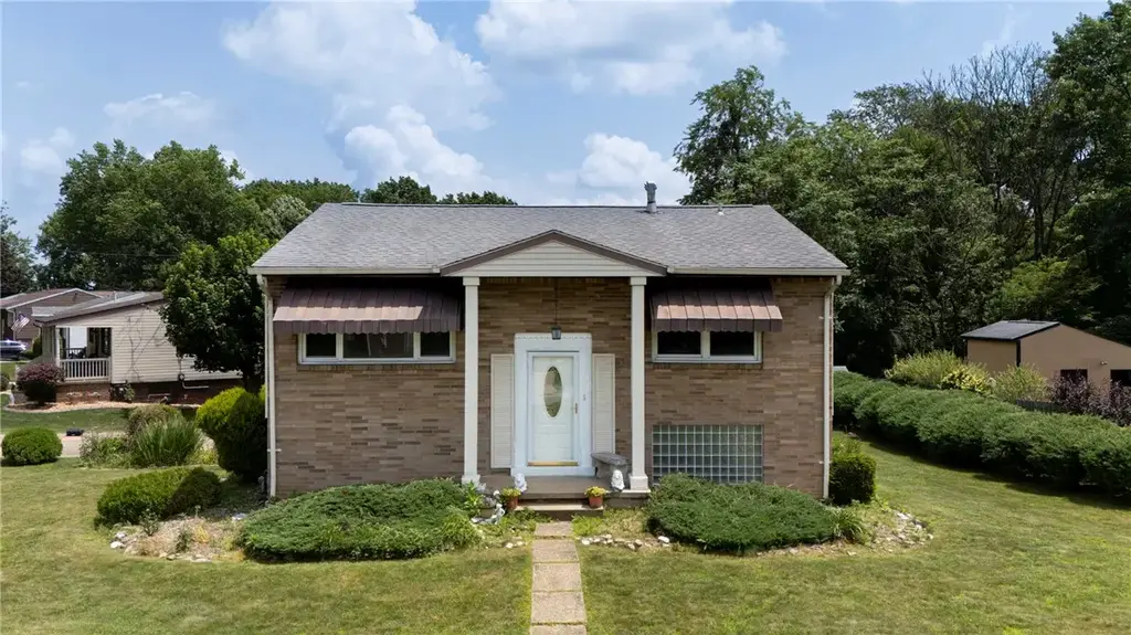 105 Mt. Pleasant Boulevard , Manor
