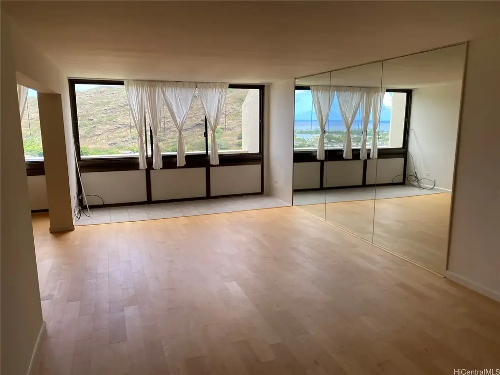 531 Hahaione Street # 2/18c, Honolulu