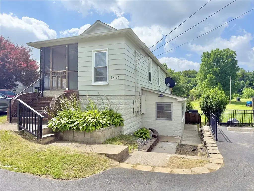 4481 State Street , Mahoning