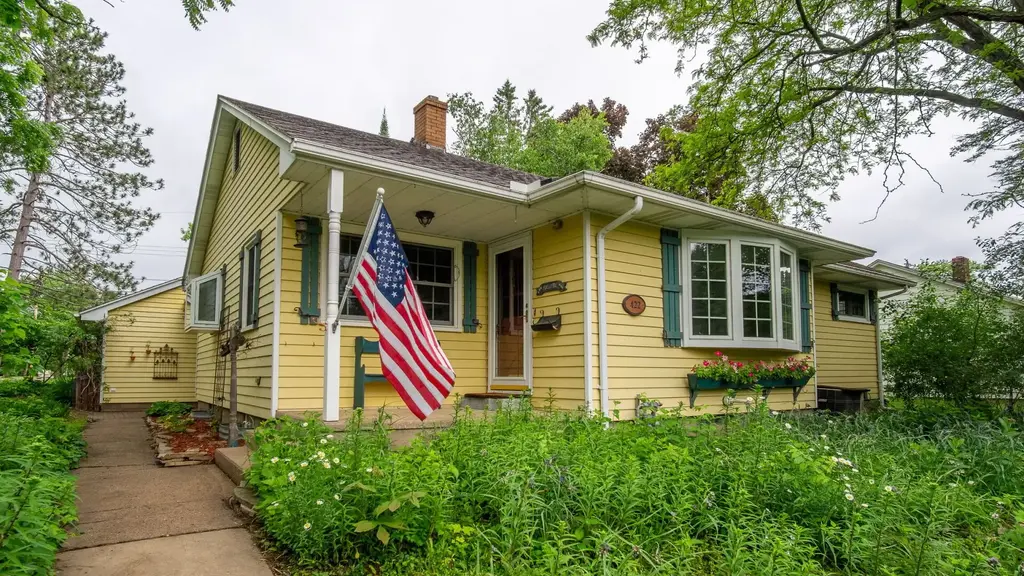 422 W Central Street, Chippewa Falls