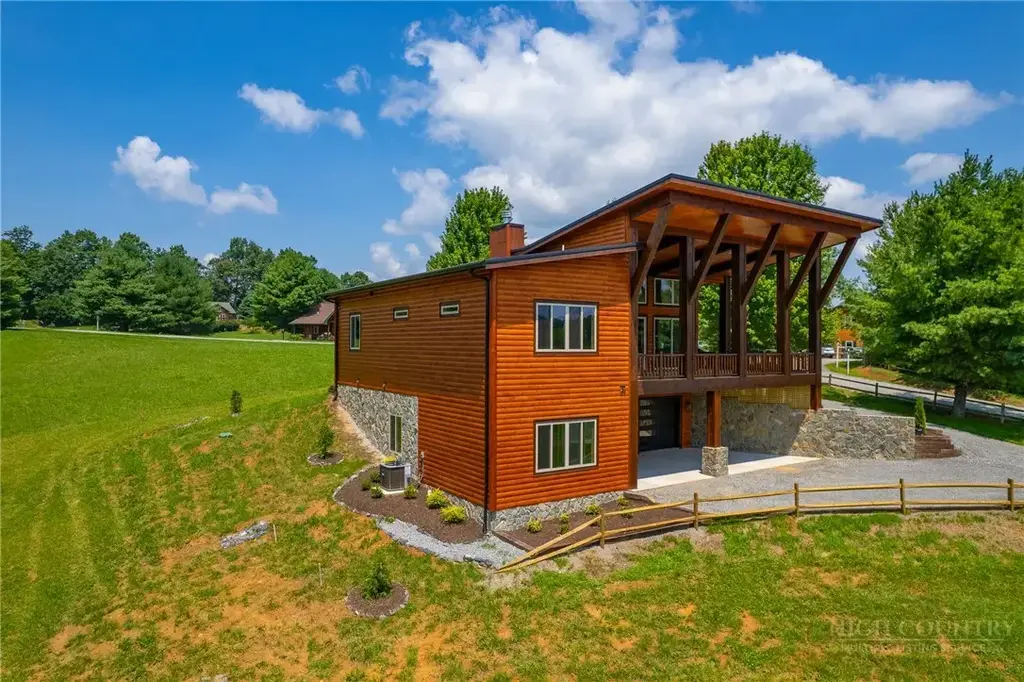 16 Bear Lodge Drive, Sparta