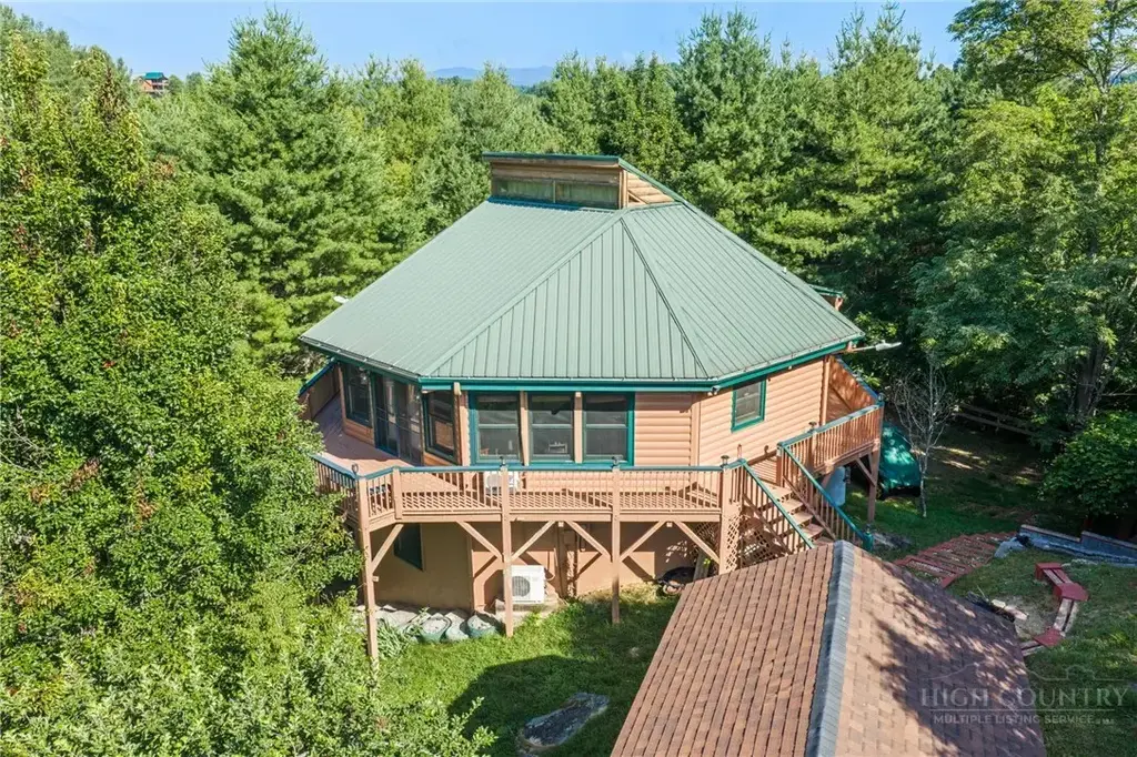 796 River Country Road, Piney Creek