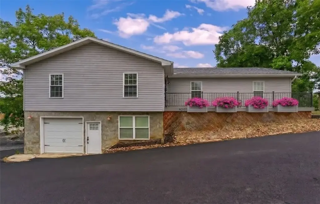 303 Garfield, Mars Boro