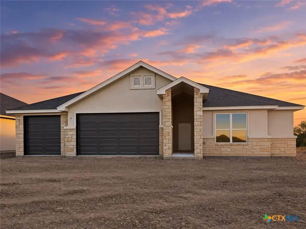2563 Tin Barn Bluff, Belton