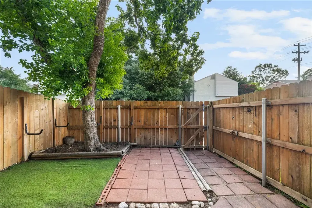1902 Dartmouth Street N3, College Station