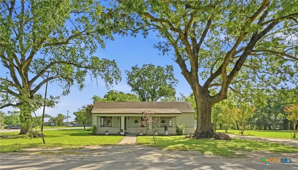 101 Bowie Street, Martindale