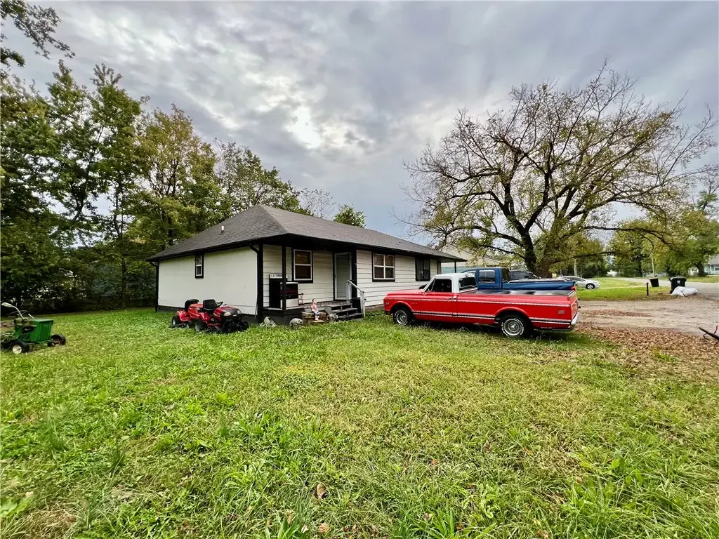 601 Buell Place, Green Forest