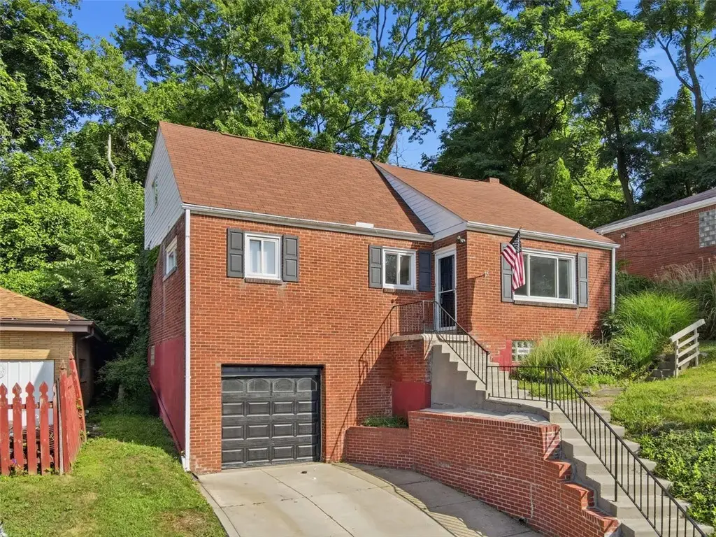 3856 Hilpert Street , Brentwood