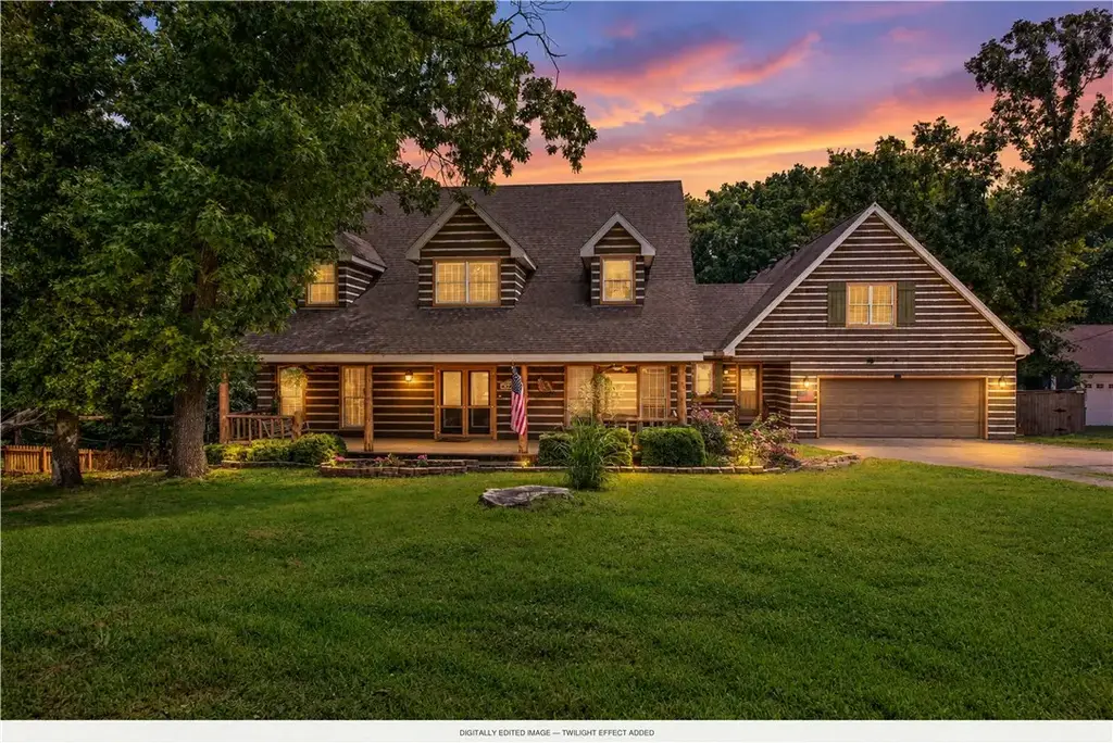 9570 Palomino Drive, Rogers