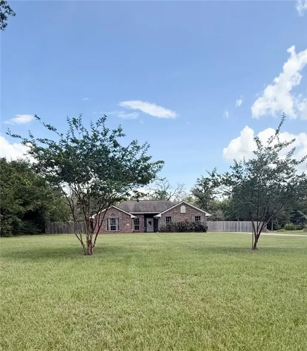 9638 Woodview  (pvt) Drive, College Station
