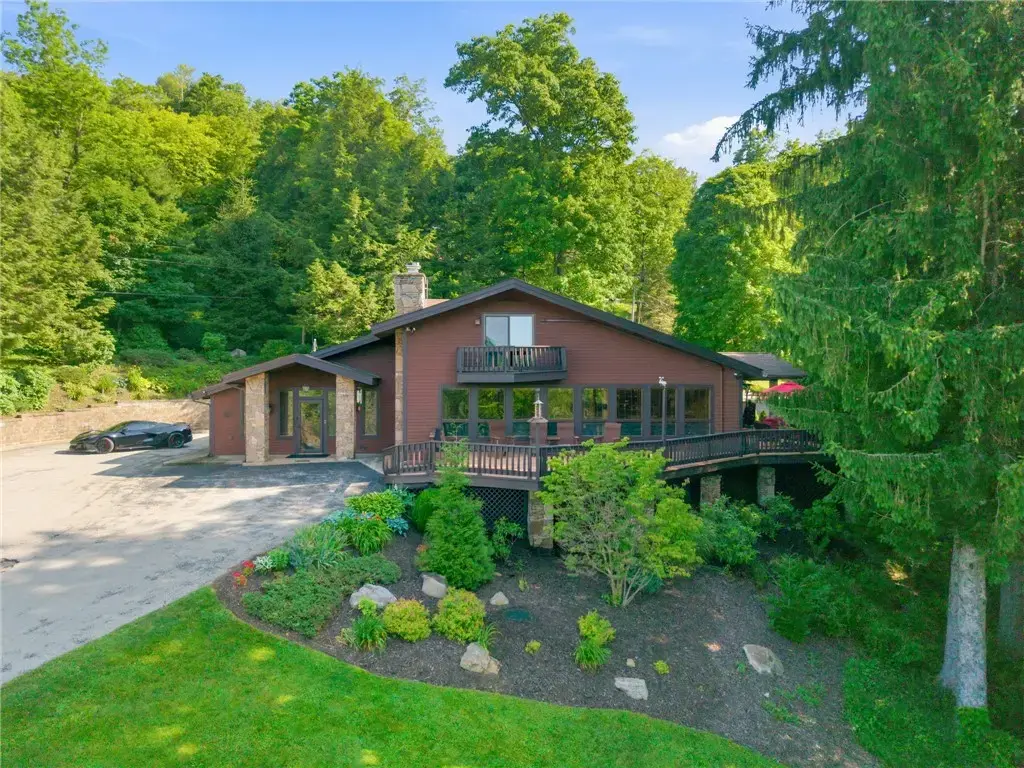 2488 County Line Road , Saltlick