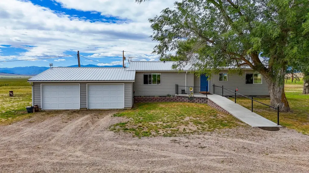 415 Cottonwood Creek Road, Plains