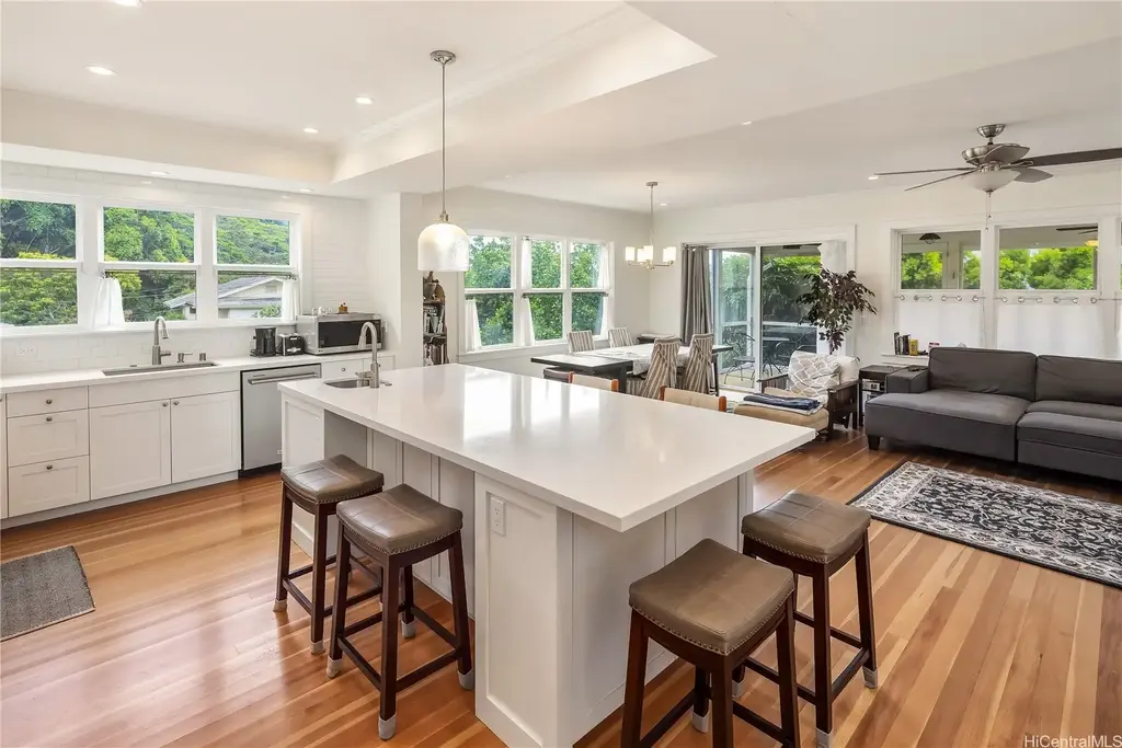 2463 Kekuanoni Street, Honolulu