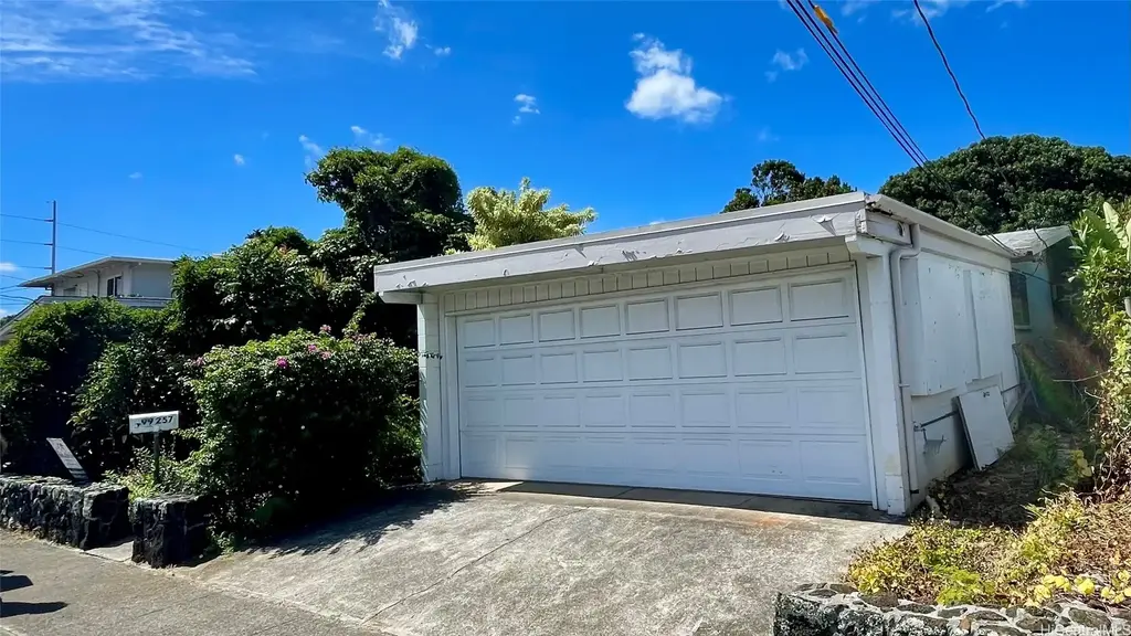 99-257 Ohenana Loop, Aiea